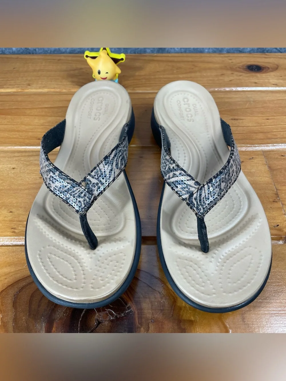 Crocs Capri V Sequin Flip Flops Womens Size 10 Black Tan Animal Print Sandals